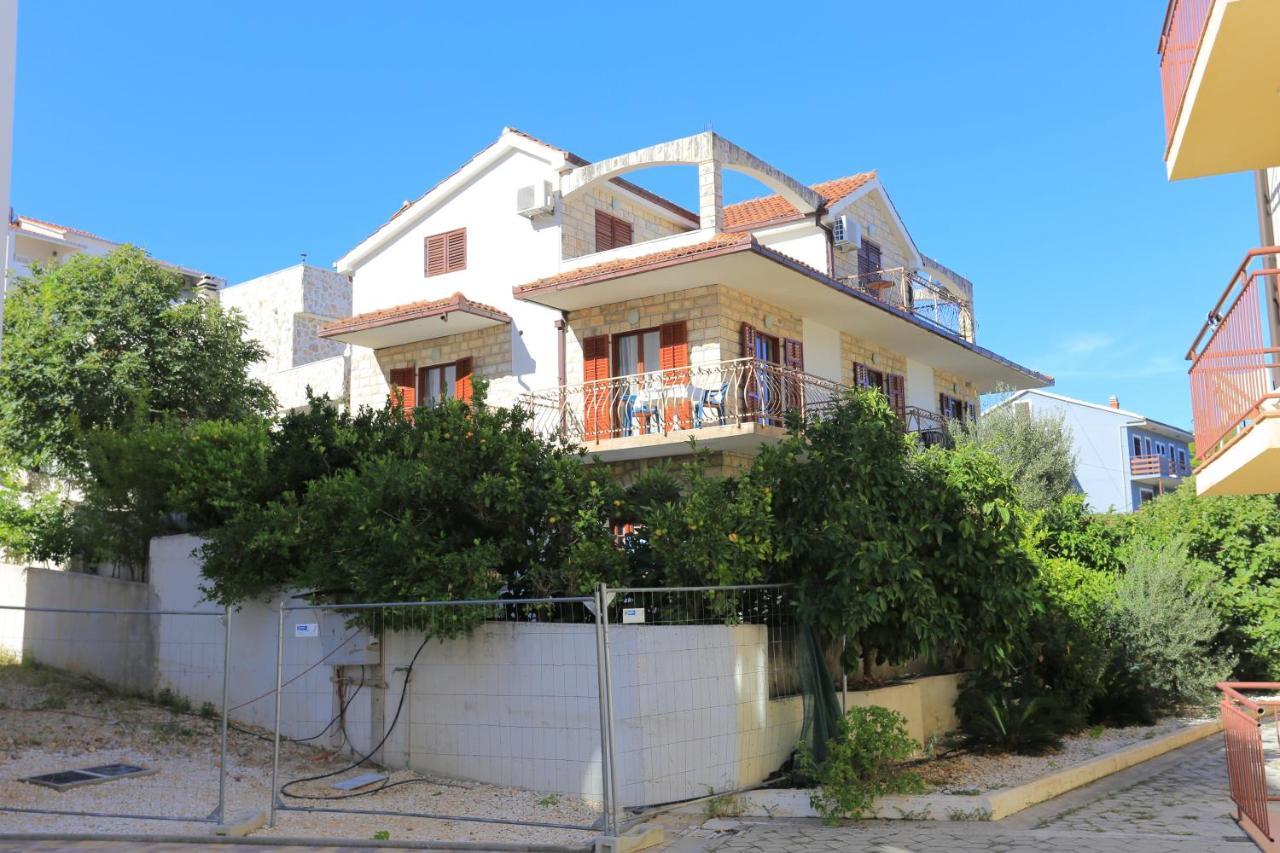 Apartments By The Sea Arbanija, Ciovo - 17332 特罗吉尔 外观 照片