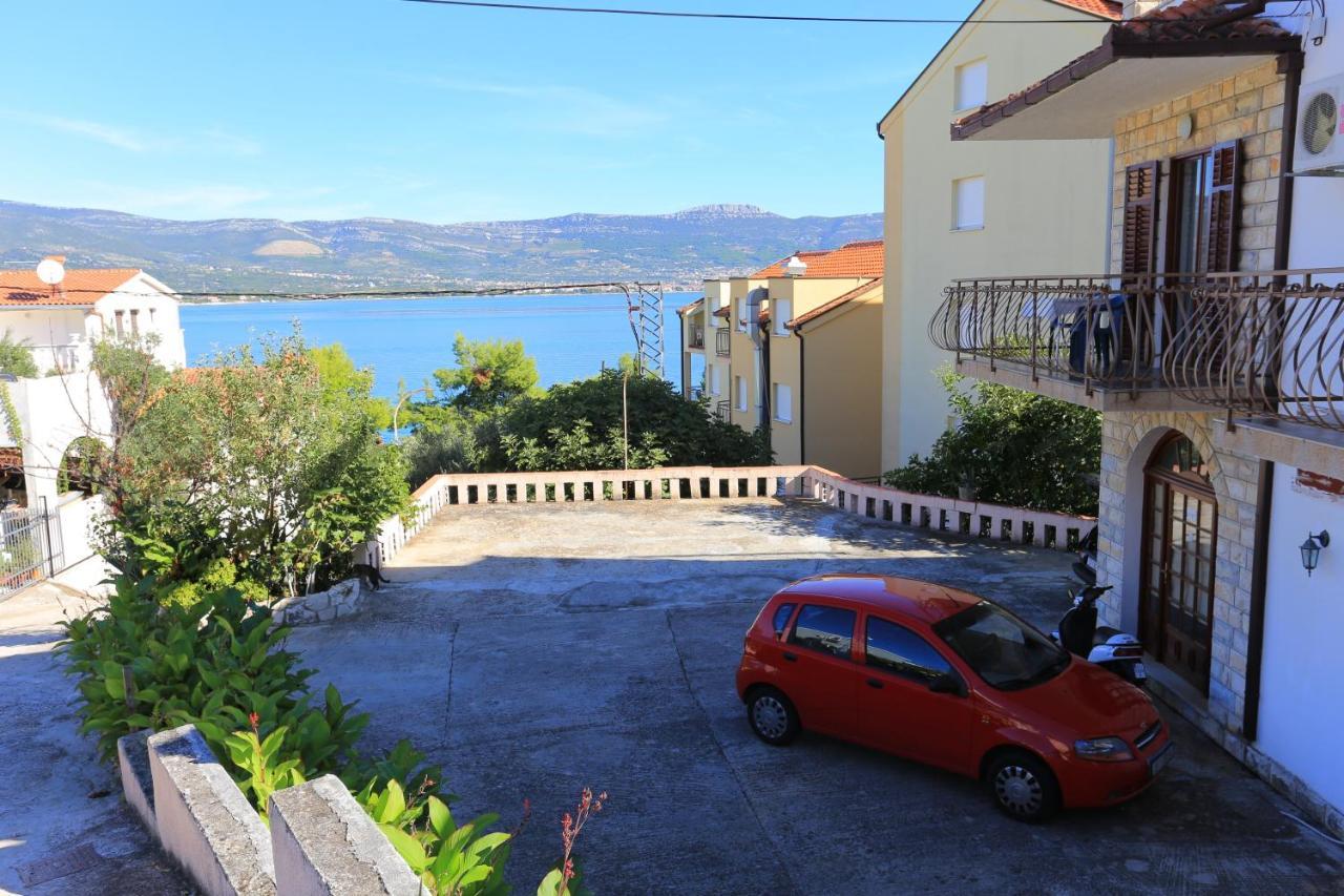 Apartments By The Sea Arbanija, Ciovo - 17332 特罗吉尔 外观 照片