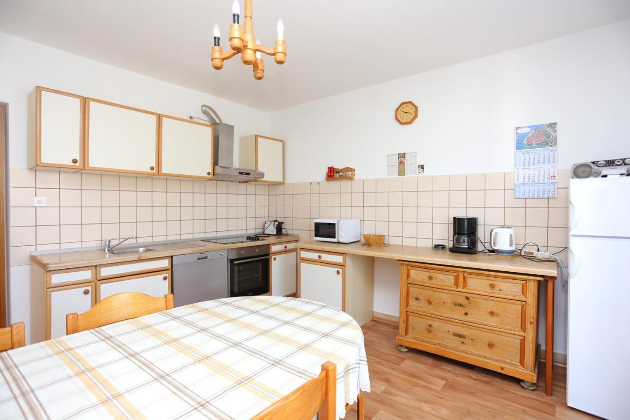 Apartments By The Sea Arbanija, Ciovo - 17332 特罗吉尔 外观 照片