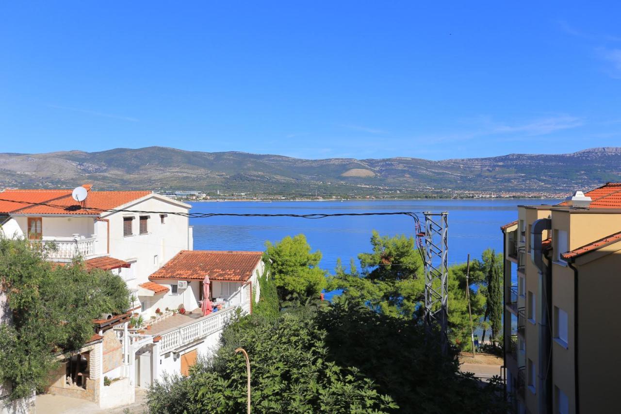 Apartments By The Sea Arbanija, Ciovo - 17332 特罗吉尔 外观 照片