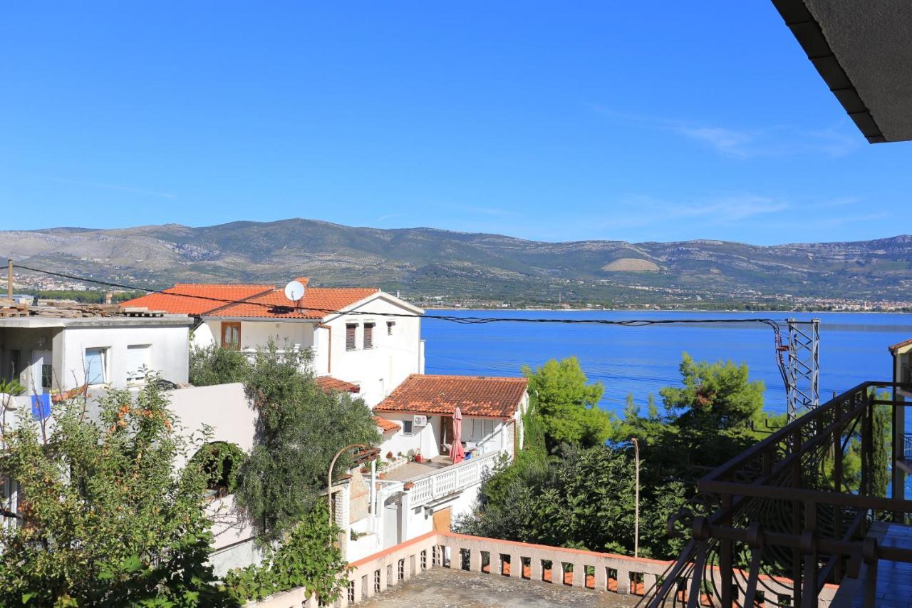 Apartments By The Sea Arbanija, Ciovo - 17332 特罗吉尔 外观 照片