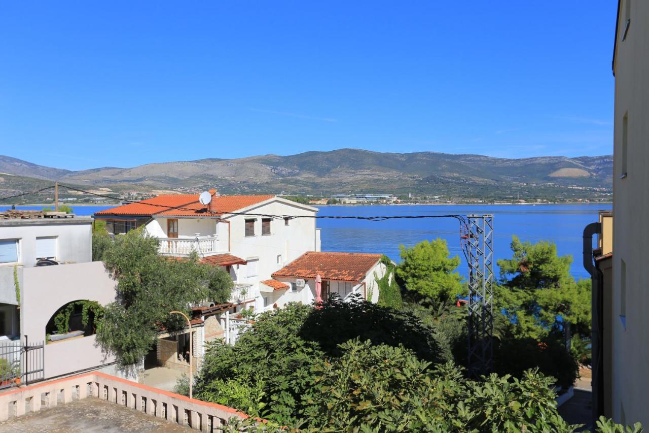 Apartments By The Sea Arbanija, Ciovo - 17332 特罗吉尔 外观 照片
