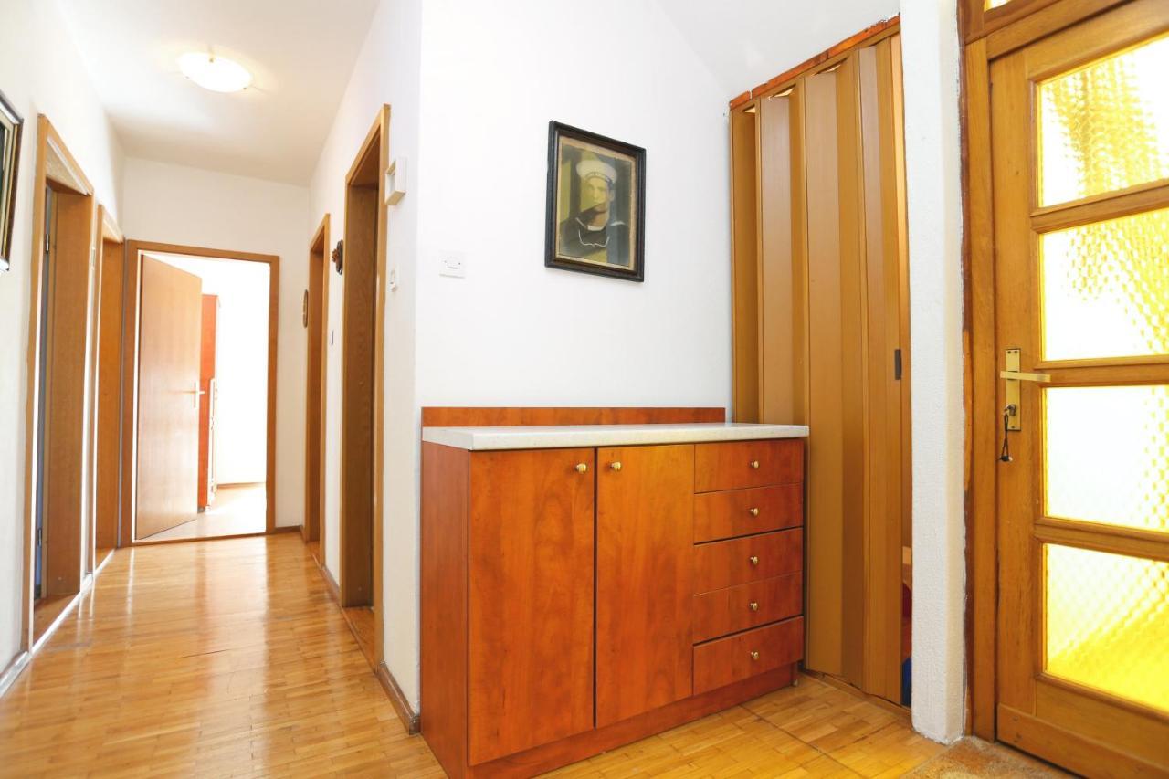 Apartments By The Sea Arbanija, Ciovo - 17332 特罗吉尔 外观 照片