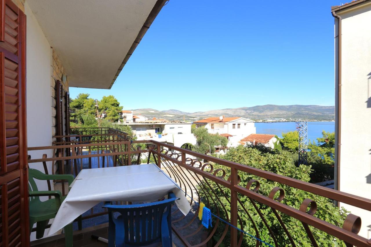 Apartments By The Sea Arbanija, Ciovo - 17332 特罗吉尔 外观 照片