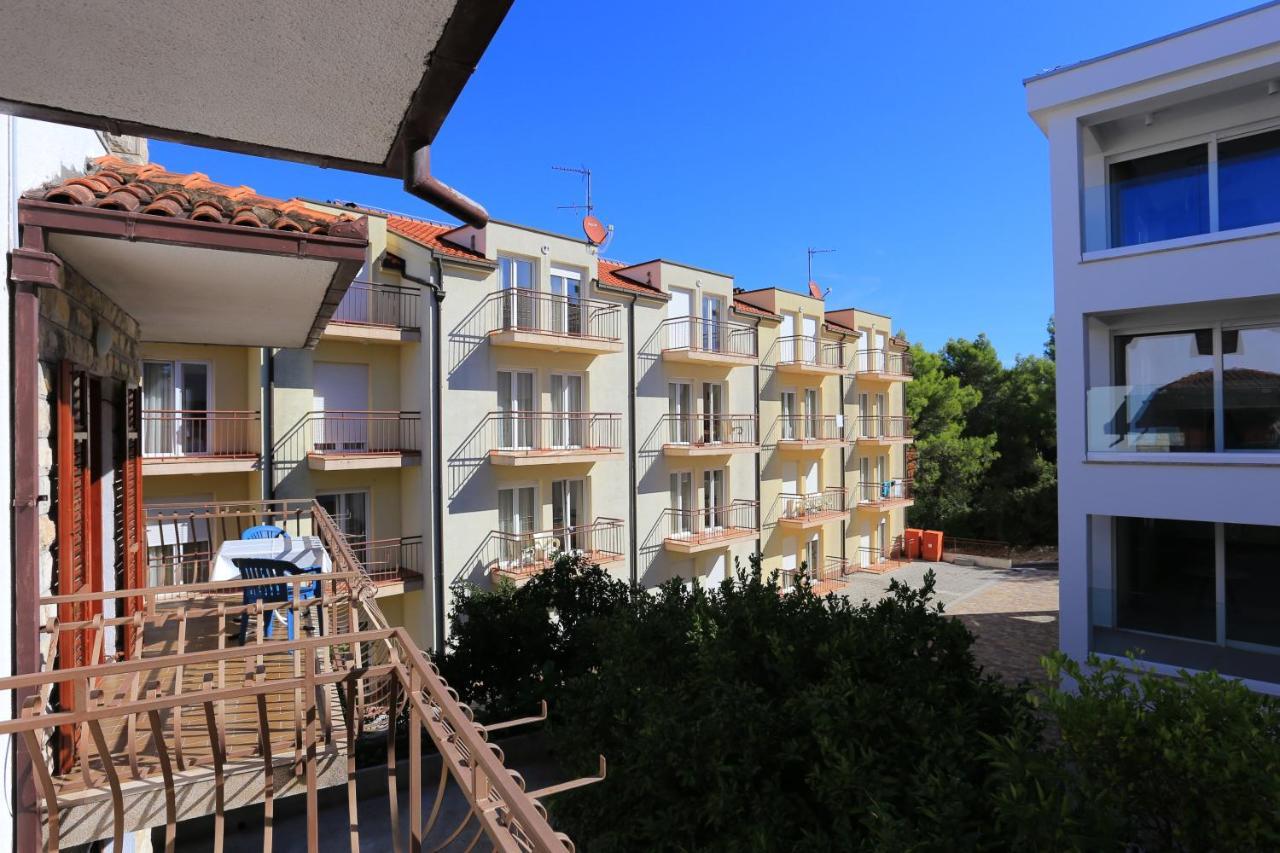 Apartments By The Sea Arbanija, Ciovo - 17332 特罗吉尔 外观 照片