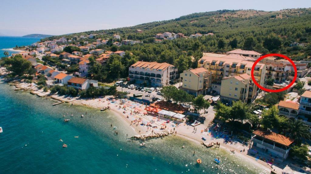 Apartments By The Sea Arbanija, Ciovo - 17332 特罗吉尔 外观 照片